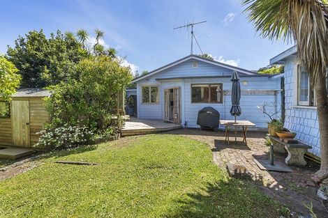 Photo of property in 9 Albemarle Road, Northland, Wellington, 6012