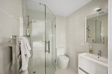 Photo of property in 30a Tizard Road, Birkenhead, Auckland, 0626