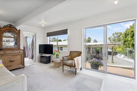 Photo of property in 4 Greville Road, Pinehill, Auckland, 0632