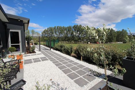 Photo of property in 24 Lewis Road, Springvale, Alexandra, 9393