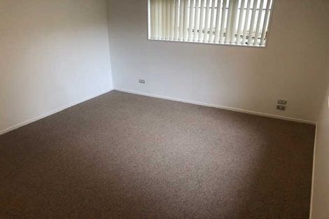 Photo of property in 11 Whitshire Mews, Massey, Auckland, 0614