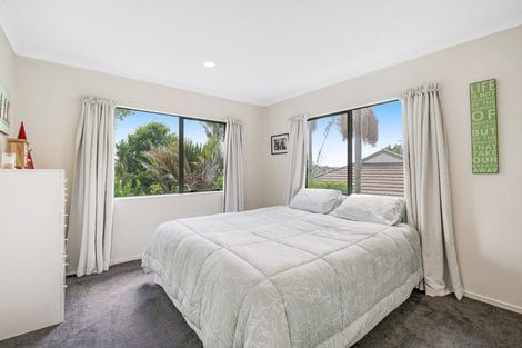 Photo of property in 10 Jacanas Place, Unsworth Heights, Auckland, 0632
