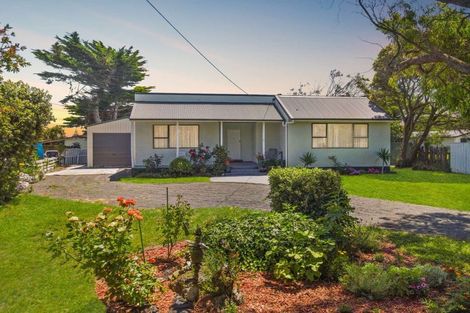 Photo of property in 9 Waitai Street, Castlecliff, Whanganui, 4501