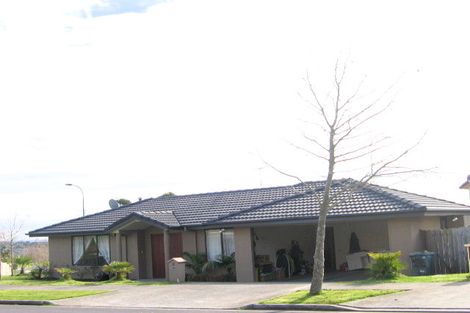 Photo of property in 2 Brooke Ridge Rise, East Tamaki Heights, Auckland, 2016