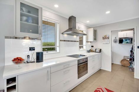 Photo of property in 12 Omana Avenue, Shelly Beach, Helensville, 0874