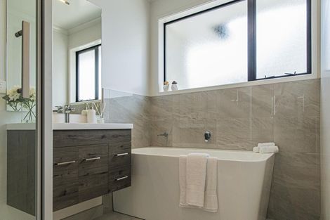 Photo of property in 11 Puroto Place, One Tree Point, 0118