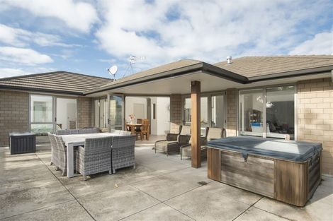 Photo of property in 15 Oakwood Way, Papamoa Beach, Papamoa, 3118