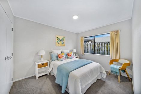 Photo of property in 2/32 Headcorn Place, Botany Downs, Auckland, 2010