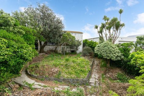 Photo of property in 87 Maupuia Road, Maupuia, Wellington, 6022