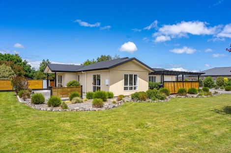 Photo of property in 2 Daffodil Grove, Carterton, 5713