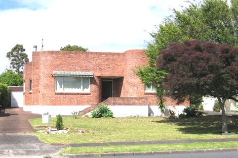 Photo of property in 8 Staveley Avenue, Mount Roskill, Auckland, 1041