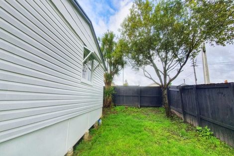 Photo of property in 1/48 Woodside Road, Massey, Auckland, 0614