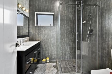 Photo of property in 63a Thompson Terrace, Manurewa, Auckland, 2102