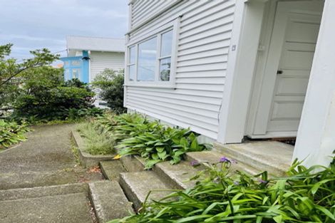 Photo of property in 16 Queens Drive, Kilbirnie, Wellington, 6022