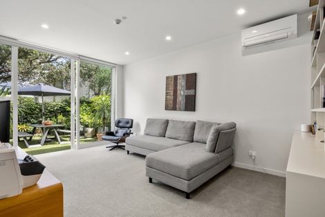 Photo of property in 92c Hinemoa Street, Birkenhead, Auckland, 0626