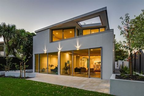 Photo of property in 16 Carlton Mill Road, Merivale, Christchurch, 8014