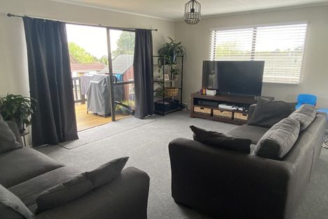 Photo of property in 33 Riversdale Drive, Merrilands, New Plymouth, 4312