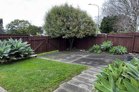 Photo of property in 1/27 Butterworth Drive, Glendene, Auckland, 0602
