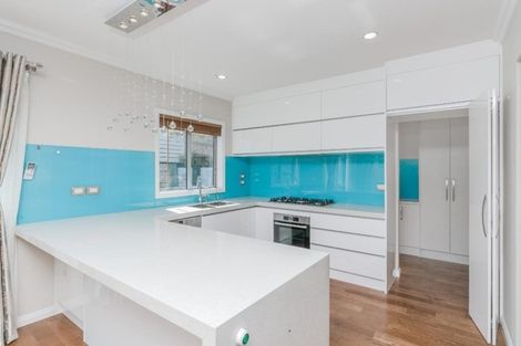 Photo of property in 436 East Coast Road, Windsor Park, Auckland, 0630