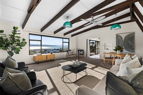 Photo of property in 21 Denholm Road, Hospital Hill, Napier, 4110