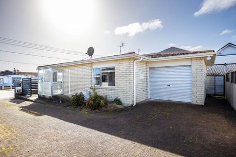 Photo of property in 3/10 Karamu Street, Strandon, New Plymouth, 4312