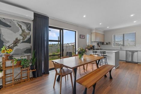 Photo of property in 16 Onekura Street, Red Beach, 0932