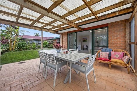 Photo of property in 16 Newbegin Place, Weymouth, Auckland, 2103