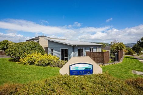 Photo of property in 2 Nelson Avenue, Aotea, Porirua, 5024