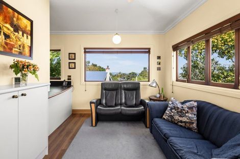 Photo of property in 2 Cobden Crescent, Bluff Hill, Napier, 4110
