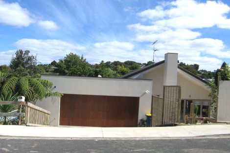 Photo of property in 16 Seaton Road, Murrays Bay, Auckland, 0630