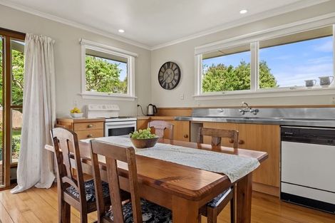 Photo of property in 8 Martbern Crescent, Bishopdale, Christchurch, 8053