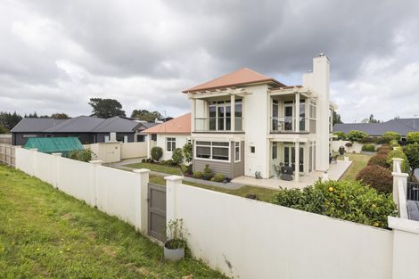 Photo of property in 7 Fairway Grove, Hokowhitu, Palmerston North, 4410
