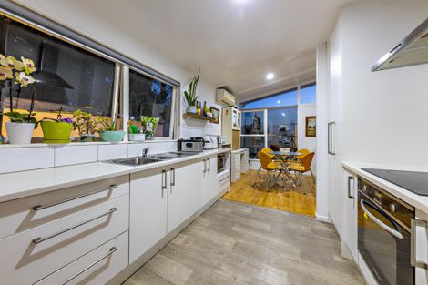 Photo of property in 77 Beeston Crescent, Manurewa, Auckland, 2102