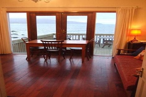 Photo of property in 404 Queens Drive, Lyall Bay, Wellington, 6022