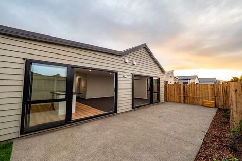 Photo of property in 8 Koru Loop, Paraparaumu, 5032