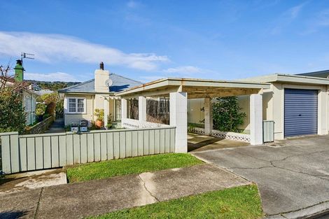 Photo of property in 4 Cambridge Street, Tawa, Wellington, 5028