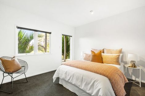 Photo of property in 2/42 Island Road, Beach Haven, Auckland, 0626