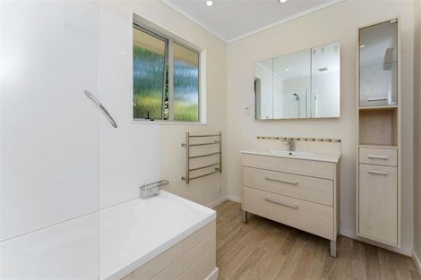 Photo of property in 30 Fleetwood Grove, Waikanae, 5036