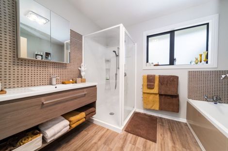 Photo of property in 1 Manorburn Place, Lake Hayes, Queenstown, 9304