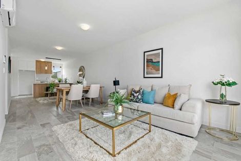 Photo of property in 6 Waihou Crescent, Albany Heights, Auckland, 0632