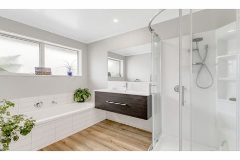 Photo of property in 5 Northside Drive, Waikuku, 7473