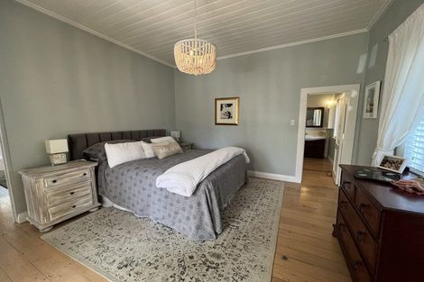 Photo of property in 11 Ocean View Road, Milford, Auckland, 0620