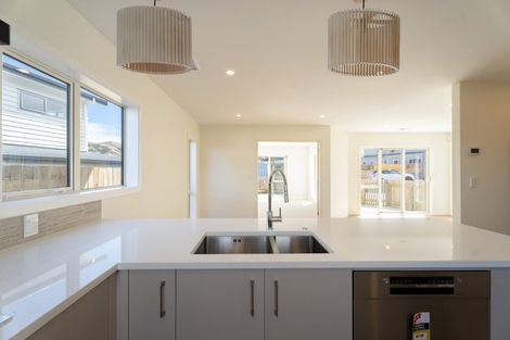 Photo of property in 7 Pine Hill Rise, Glenside, Wellington, 6037