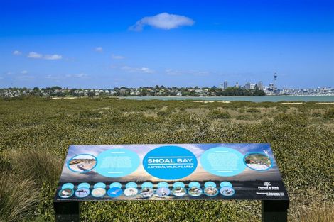 Photo of property in 21 Roberts Avenue, Bayswater, Auckland, 0622