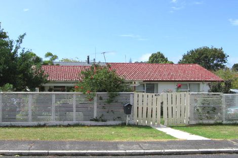 Photo of property in 1 Barnfield Place, Glendene, Auckland, 0602