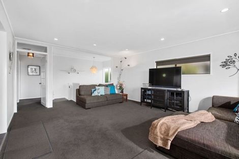 Photo of property in 1/6 Reynolds Place, Torbay, Auckland, 0630