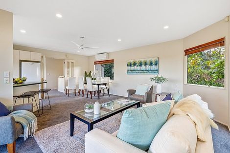 Photo of property in 2/23 Wairau Road, Forrest Hill, Auckland, 0627