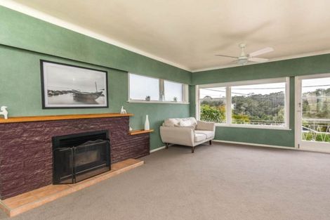 Photo of property in 15 Harrybrook Road, Green Bay, Auckland, 0604