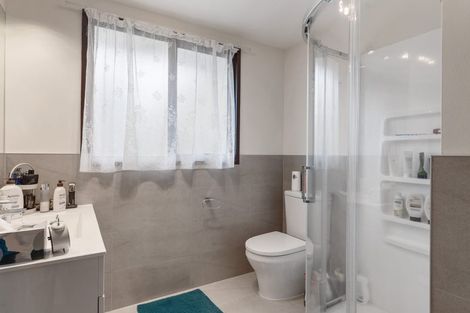 Photo of property in 2b Grenadine Place, Unsworth Heights, Auckland, 0632