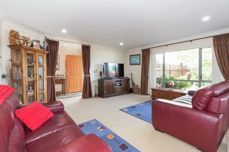Photo of property in 27 Fergy Crescent, Wattle Downs, Auckland, 2103